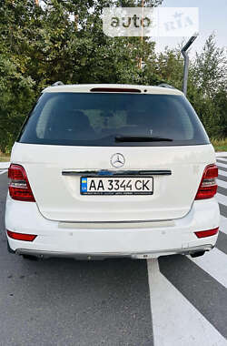 Внедорожник / Кроссовер Mercedes-Benz M-Class 2010 в Киеве