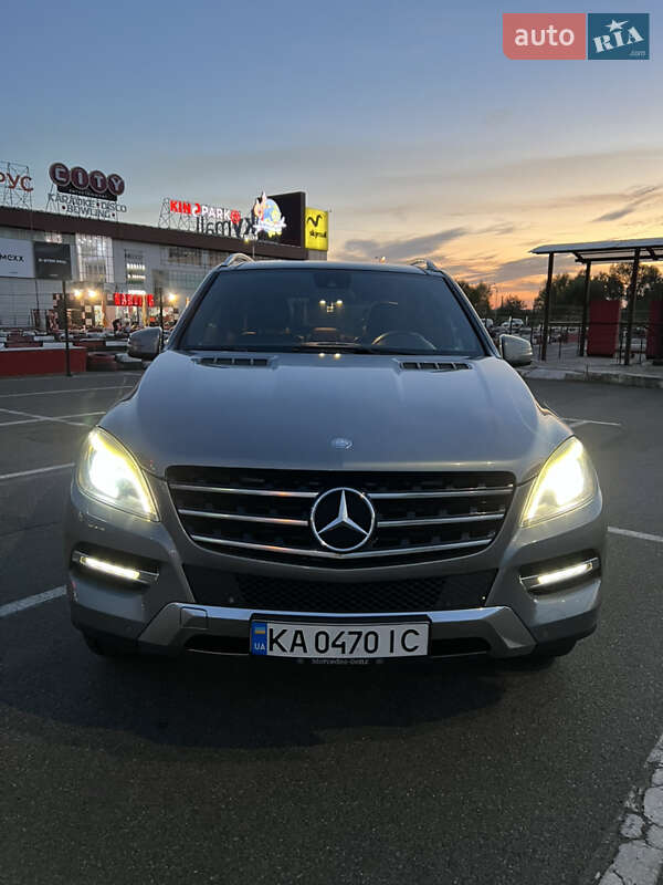 Внедорожник / Кроссовер Mercedes-Benz M-Class 2012 в Киеве