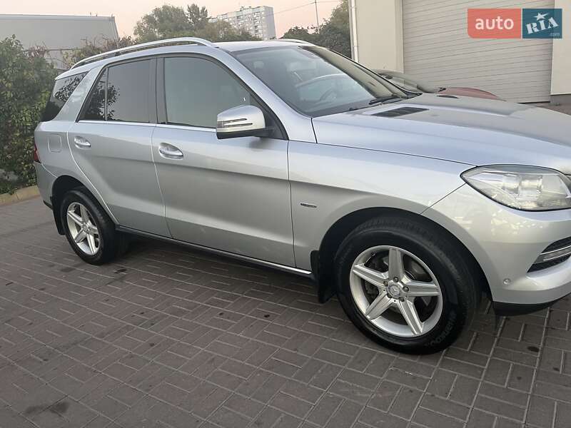 Позашляховик / Кросовер Mercedes-Benz M-Class 2013 в Києві