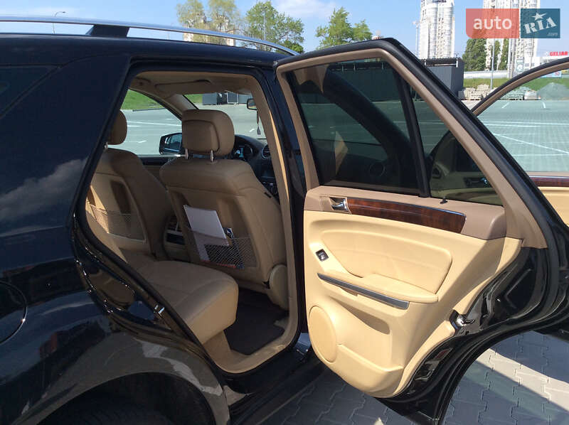 Внедорожник / Кроссовер Mercedes-Benz M-Class 2011 в Киеве