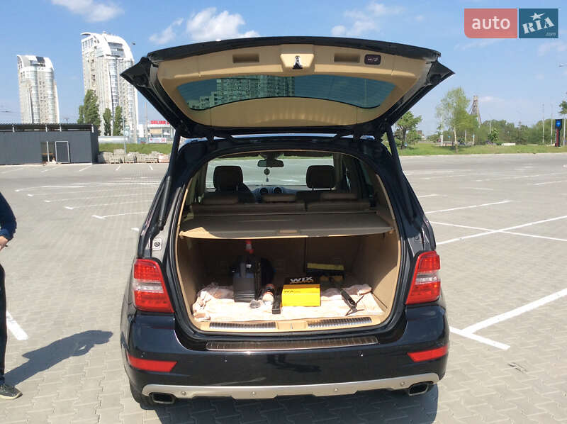 Внедорожник / Кроссовер Mercedes-Benz M-Class 2011 в Киеве