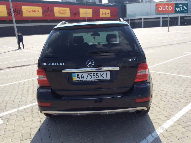 Внедорожник / Кроссовер Mercedes-Benz M-Class 2011 в Киеве