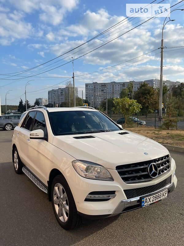 Позашляховик / Кросовер Mercedes-Benz M-Class 2011 в Харкові