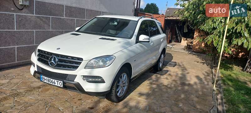 Внедорожник / Кроссовер Mercedes-Benz M-Class 2012 в Южном