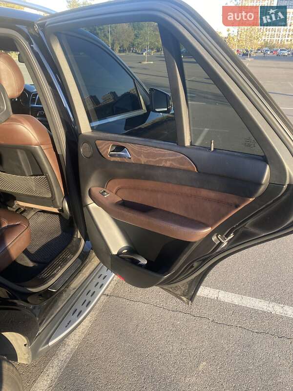 Внедорожник / Кроссовер Mercedes-Benz M-Class 2011 в Киеве
