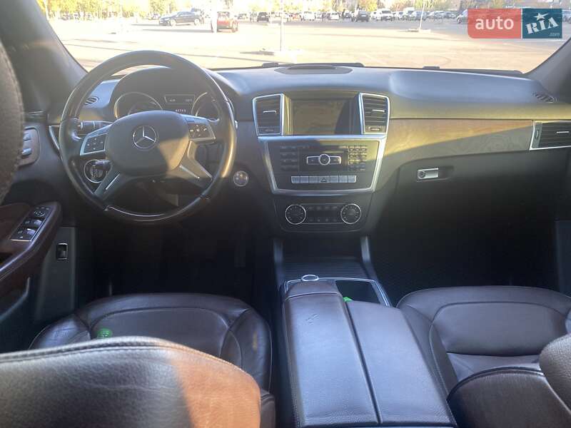 Внедорожник / Кроссовер Mercedes-Benz M-Class 2011 в Киеве