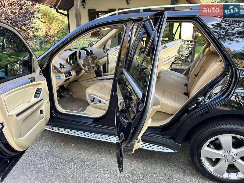 Внедорожник / Кроссовер Mercedes-Benz M-Class 2010 в Киеве