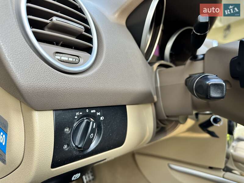 Внедорожник / Кроссовер Mercedes-Benz M-Class 2010 в Киеве