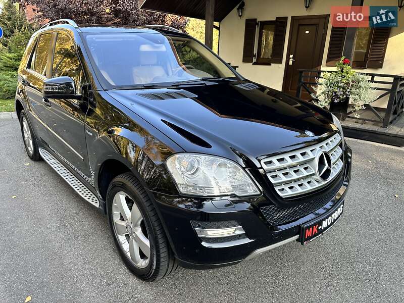Внедорожник / Кроссовер Mercedes-Benz M-Class 2010 в Киеве