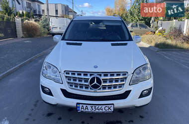 Внедорожник / Кроссовер Mercedes-Benz M-Class 2010 в Киеве