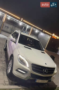 Внедорожник / Кроссовер Mercedes-Benz M-Class 2013 в Киеве