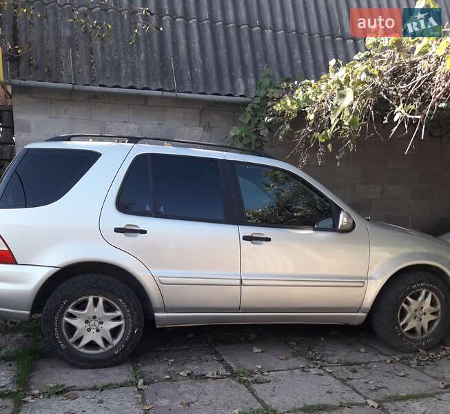 Mercedes-Benz M-Class 2004