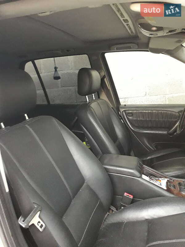 Внедорожник / Кроссовер Mercedes-Benz M-Class 2004 в Коростене