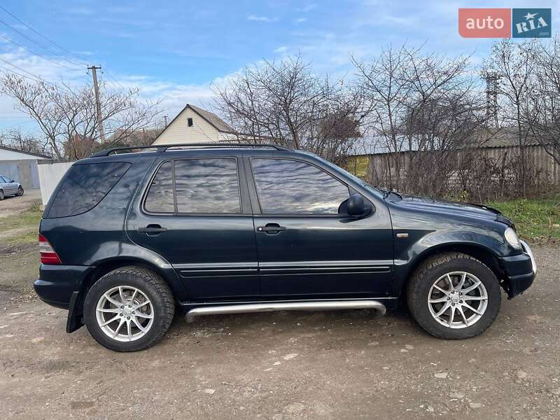 Внедорожник / Кроссовер Mercedes-Benz M-Class 2000 в Измаиле