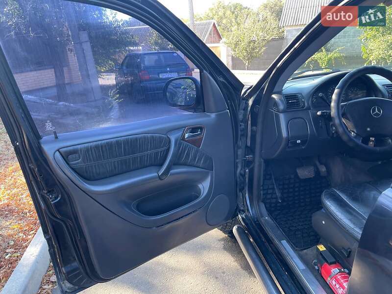 Внедорожник / Кроссовер Mercedes-Benz M-Class 2000 в Измаиле