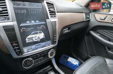 Позашляховик / Кросовер Mercedes-Benz M-Class 2013 в 