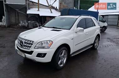 Внедорожник / Кроссовер Mercedes-Benz M-Class 2010 в Шостке