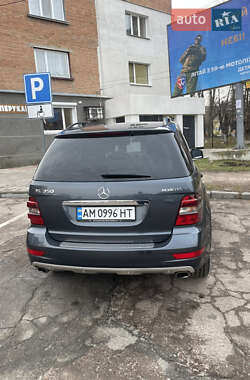 Mercedes-Benz M-Class 2011 Mercedes-Benz M-Class 2011