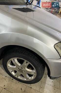 Внедорожник / Кроссовер Mercedes-Benz M-Class 2005 в 