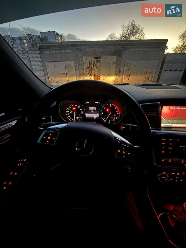 Позашляховик / Кросовер Mercedes-Benz M-Class 2013 в Одесі