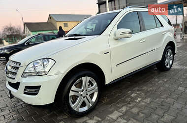 Внедорожник / Кроссовер Mercedes-Benz M-Class 2010 в Хотине