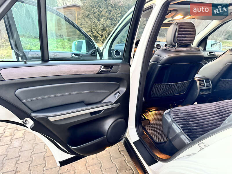 Внедорожник / Кроссовер Mercedes-Benz M-Class 2010 в Хотине