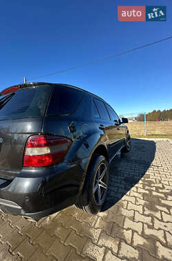 Позашляховик / Кросовер Mercedes-Benz M-Class 2005 в 