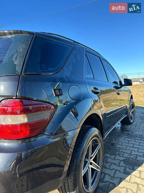 Внедорожник / Кроссовер Mercedes-Benz M-Class 2005 в Берегомете