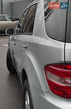 Внедорожник / Кроссовер Mercedes-Benz M-Class 2006 в 