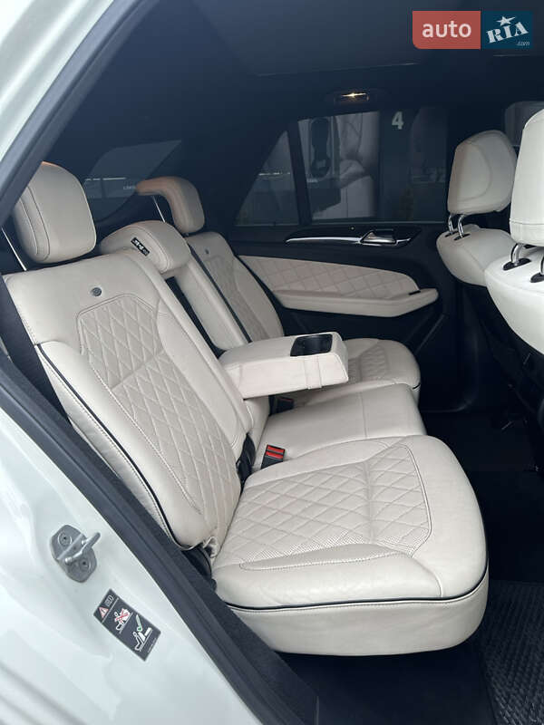 Внедорожник / Кроссовер Mercedes-Benz M-Class 2011 в Хусте