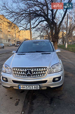Позашляховик / Кросовер Mercedes-Benz M-Class 2005 в 