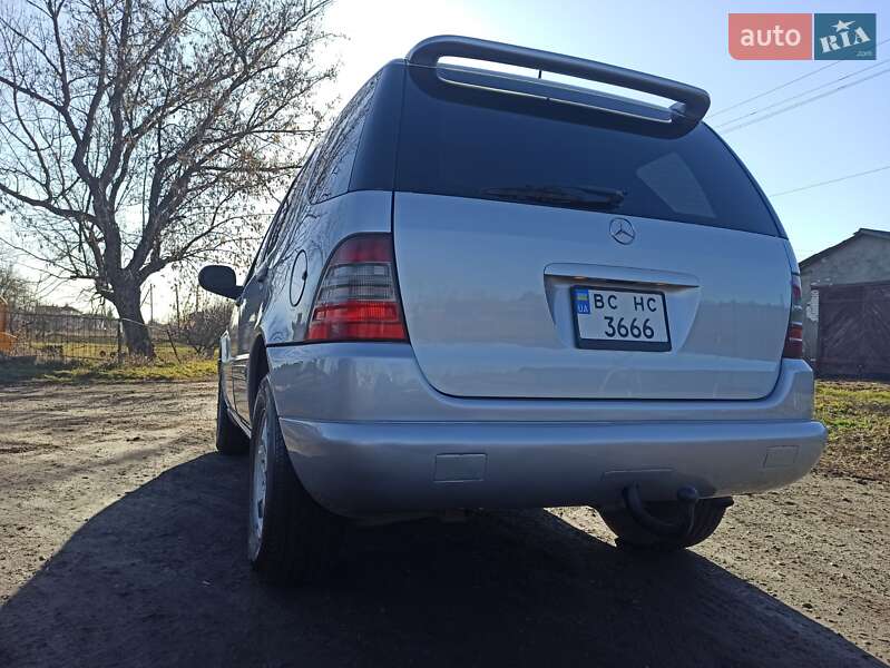 Mercedes-Benz M-Class 2001
