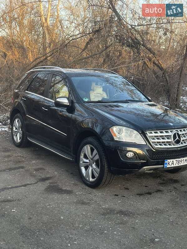 Внедорожник / Кроссовер Mercedes-Benz M-Class 2010 в Киеве