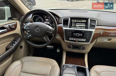 Позашляховик / Кросовер Mercedes-Benz M-Class 2015 в 