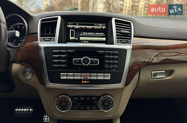 Позашляховик / Кросовер Mercedes-Benz M-Class 2015 в 