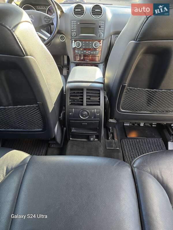 Внедорожник / Кроссовер Mercedes-Benz M-Class 2010 в Киеве