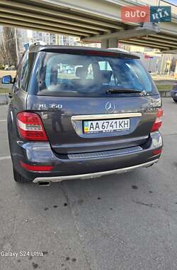 Внедорожник / Кроссовер Mercedes-Benz M-Class 2010 в Киеве