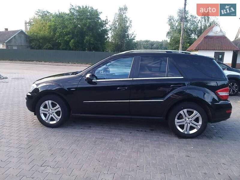 Внедорожник / Кроссовер Mercedes-Benz M-Class 2010 в Черновцах