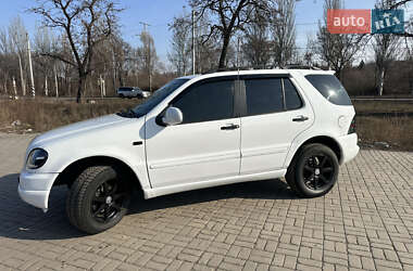 Внедорожник / Кроссовер Mercedes-Benz M-Class 2000 в Краматорске