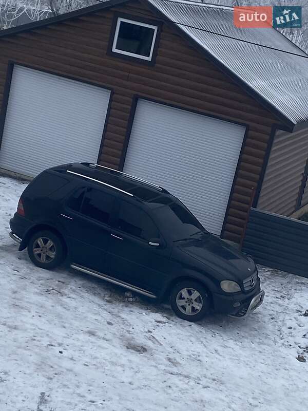 Mercedes-Benz M-Class 2005