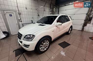 Внедорожник / Кроссовер Mercedes-Benz M-Class 2011 в 