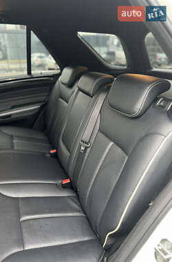 Внедорожник / Кроссовер Mercedes-Benz M-Class 2011 в 