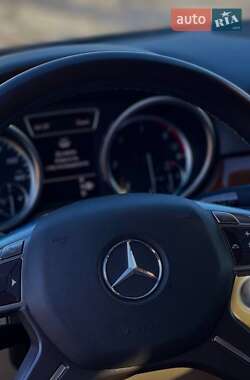 Позашляховик / Кросовер Mercedes-Benz M-Class 2011 в 