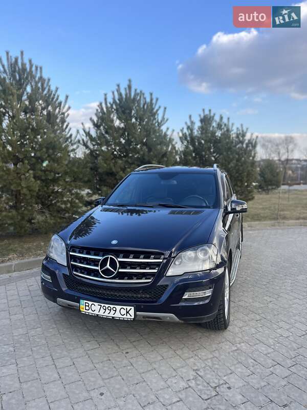Внедорожник / Кроссовер Mercedes-Benz M-Class 2011 в 