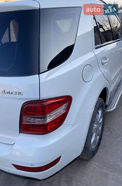 Внедорожник / Кроссовер Mercedes-Benz M-Class 2011 в 