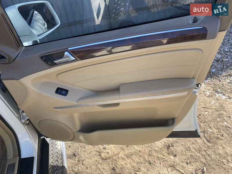 Позашляховик / Кросовер Mercedes-Benz M-Class 2011 в Каневі