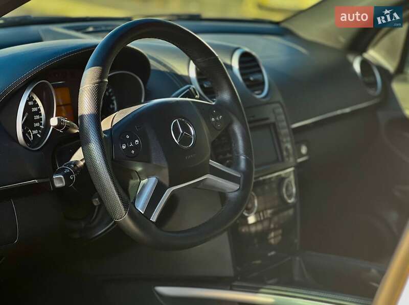 Внедорожник / Кроссовер Mercedes-Benz M-Class 2010 в Виннице