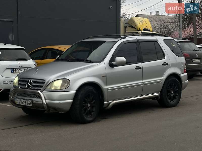 Mercedes-Benz M-Class 1999
