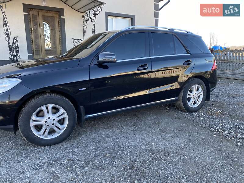 Внедорожник / Кроссовер Mercedes-Benz M-Class 2011 в Росошанах