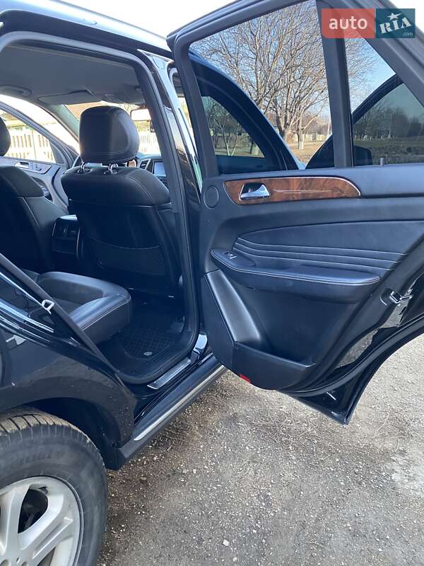 Внедорожник / Кроссовер Mercedes-Benz M-Class 2011 в Росошанах